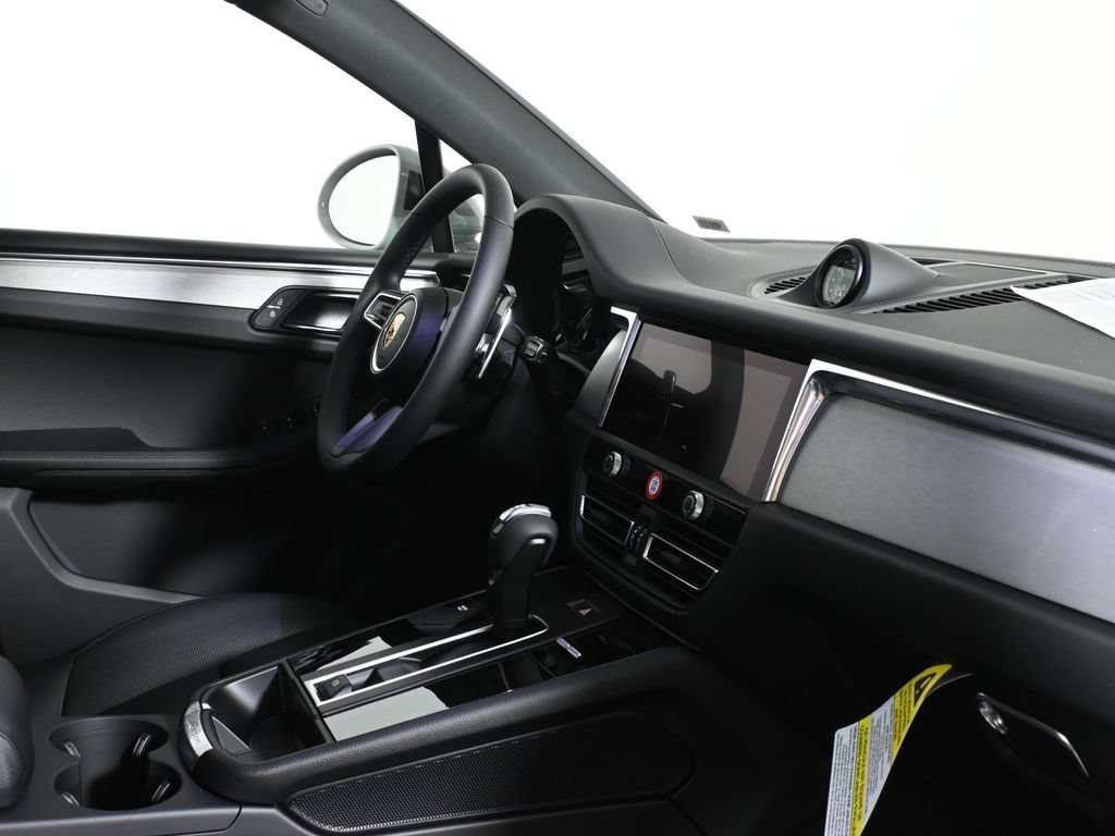 New 2026 Porsche Macan AWD/4WD image 39