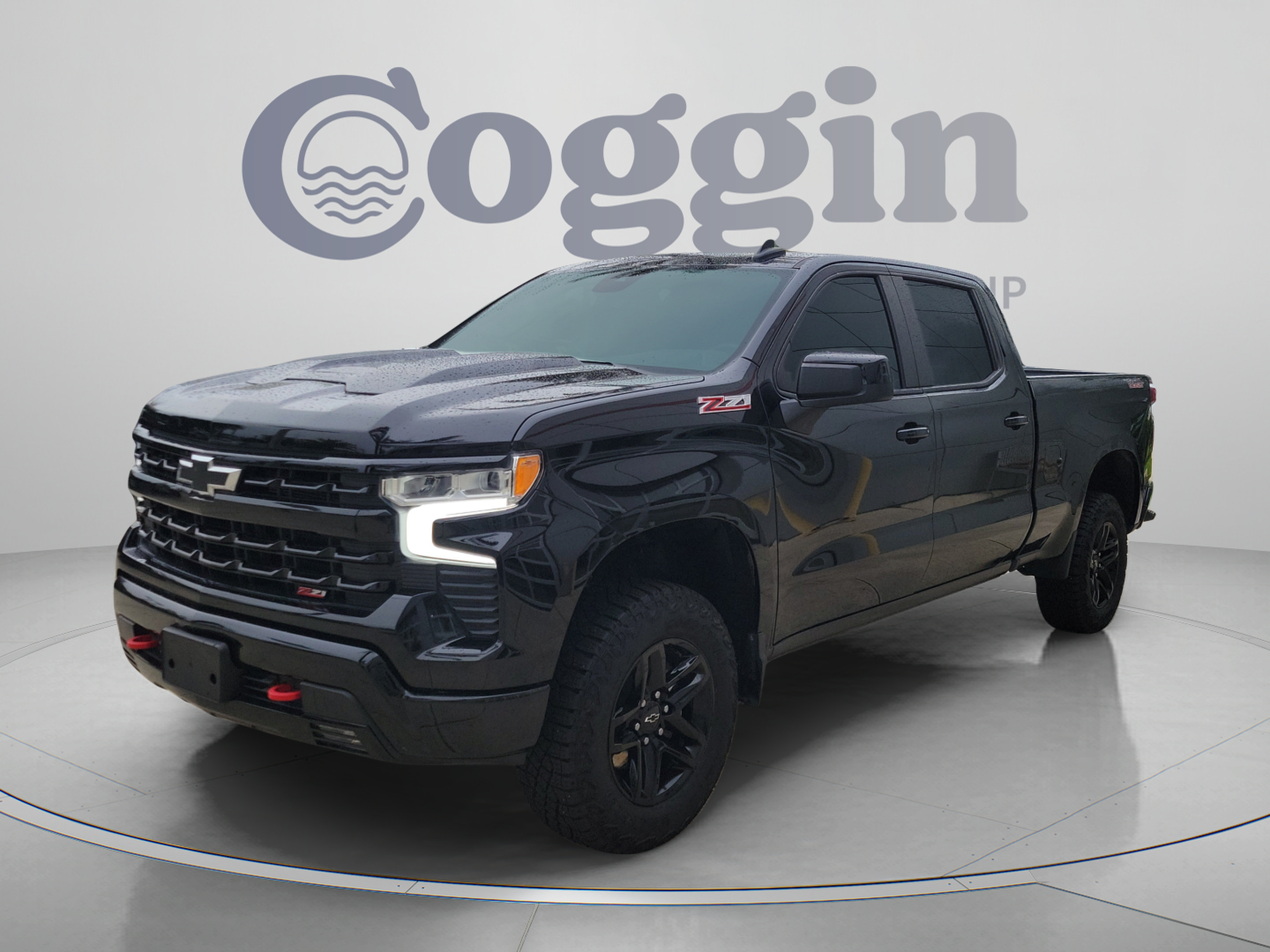 Used 2024 Chevrolet Silverado 1500 LT Trail Boss w/ Convenience Package II AWD/4WD image 2
