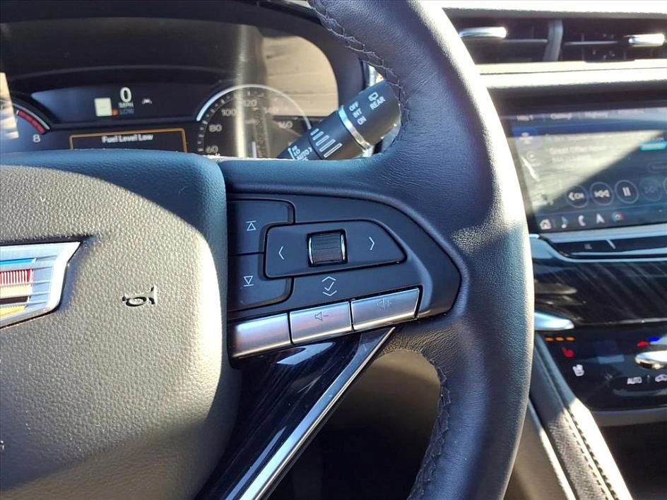 Used 2025 Cadillac XT6 Premium Luxury image 31