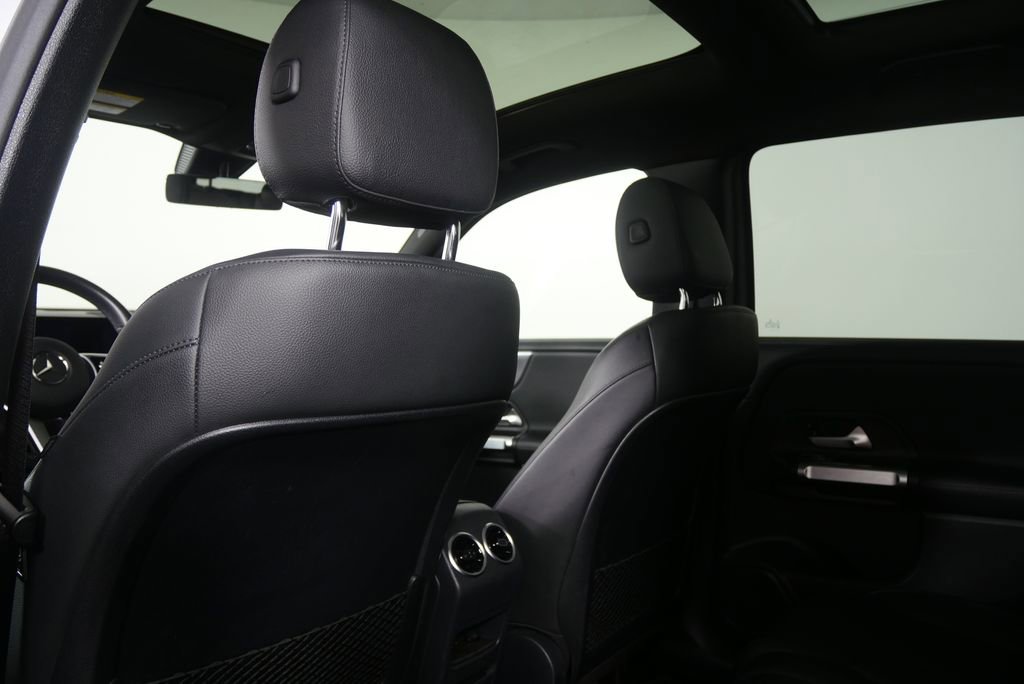 Used 2023 Mercedes-Benz GLB 250 w/ Premium Package image 12