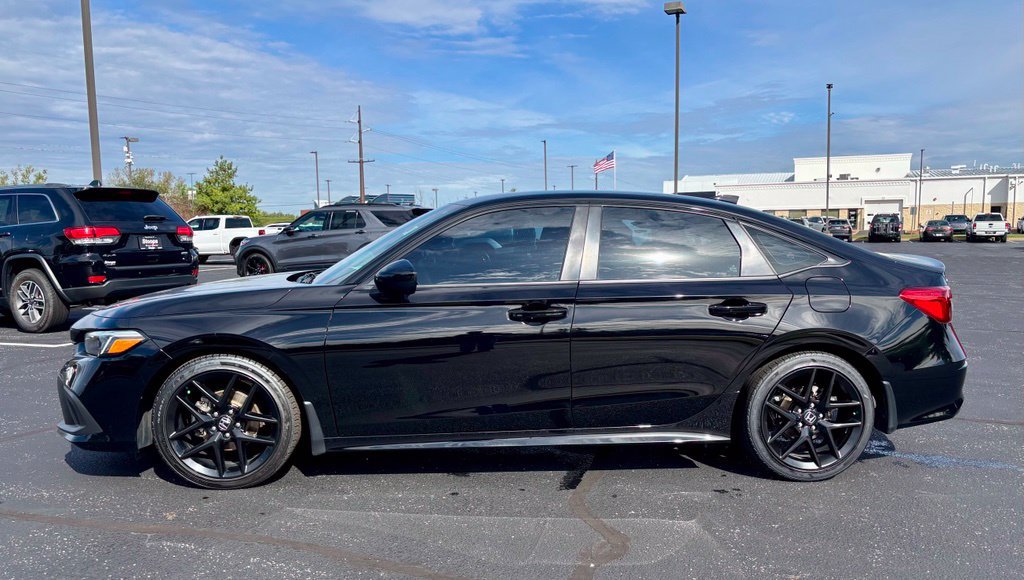 Used 2023 Honda Civic Sport image 3