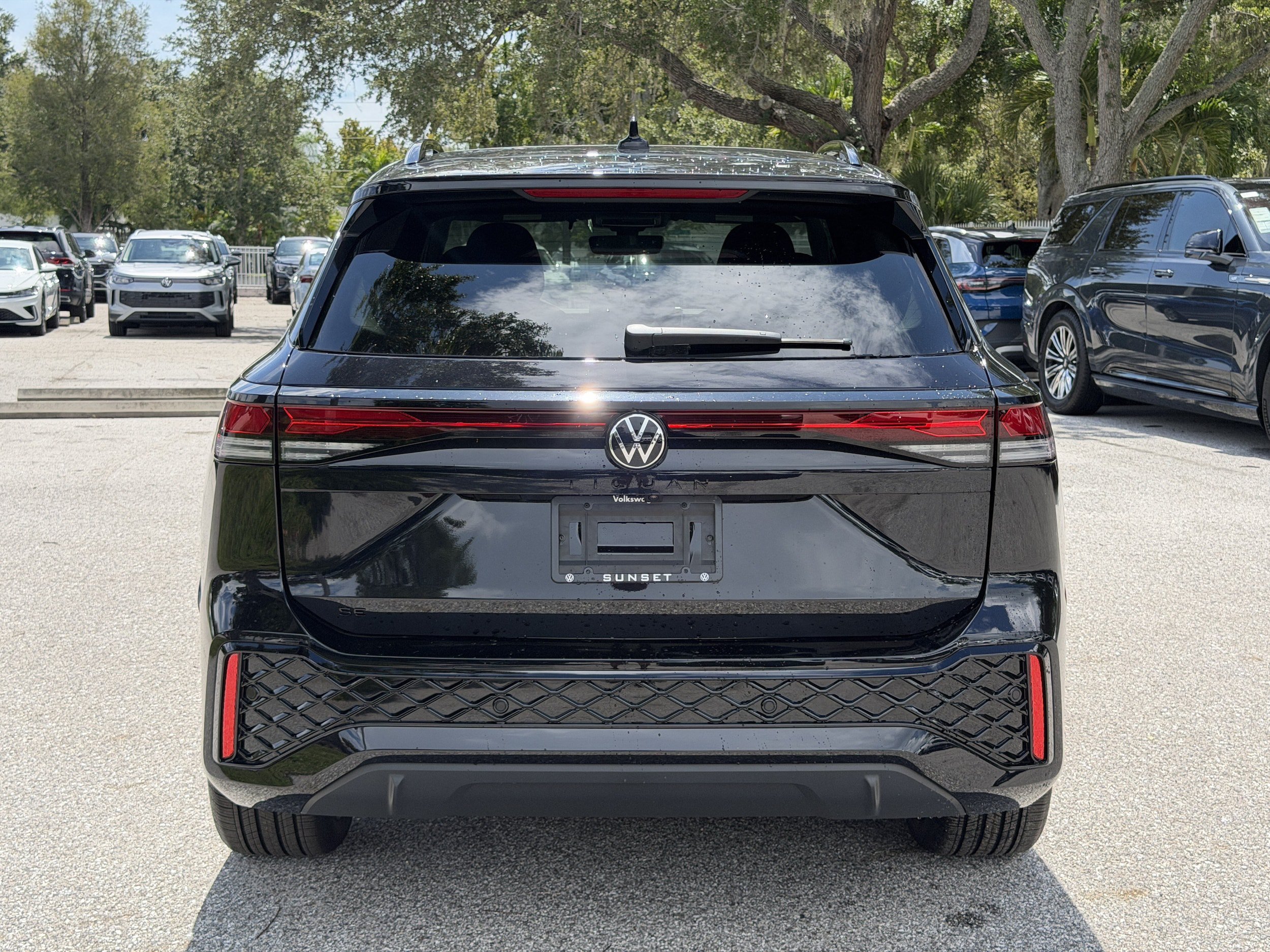 New 2026 Volkswagen Tiguan SE R-Line FWD image 6