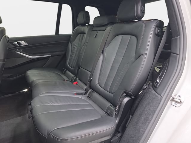 Used 2021 BMW X7 M50i AWD/4WD image 13