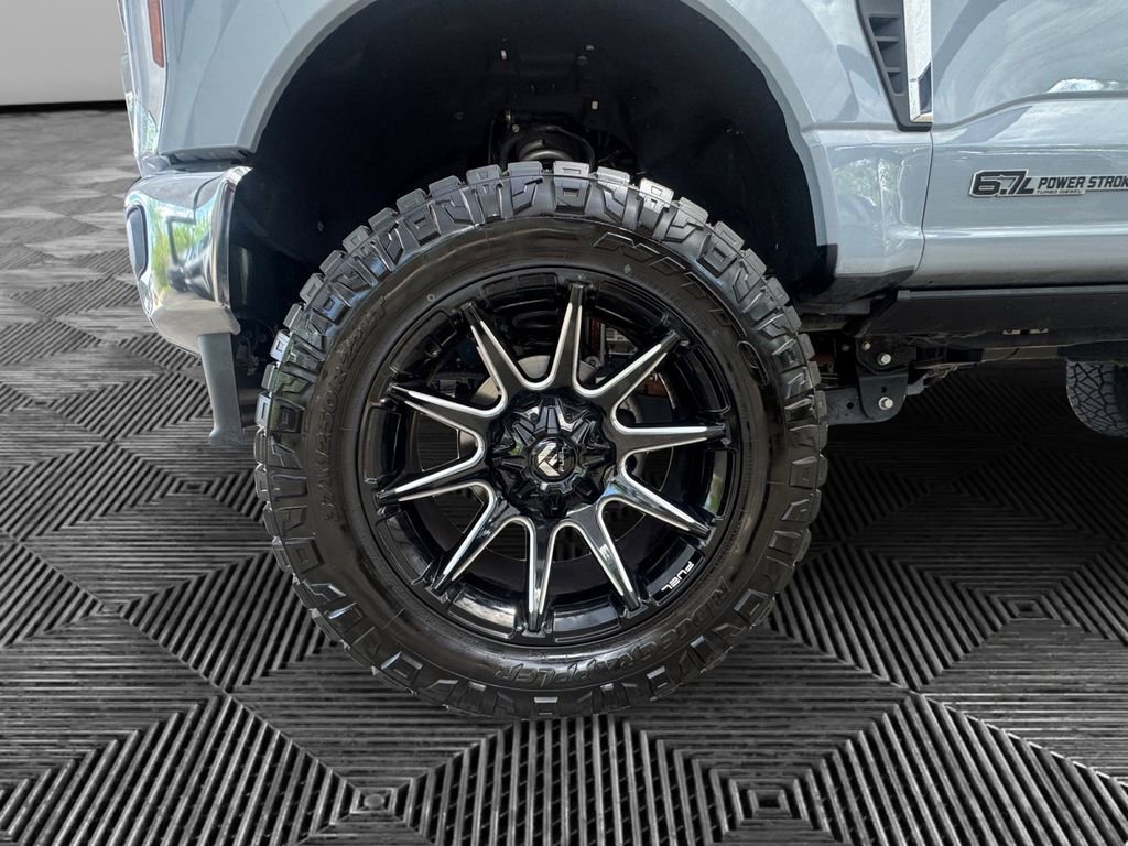 Used 2025 Ford F250 Lariat w/ FX4 Off-Road Package image 9