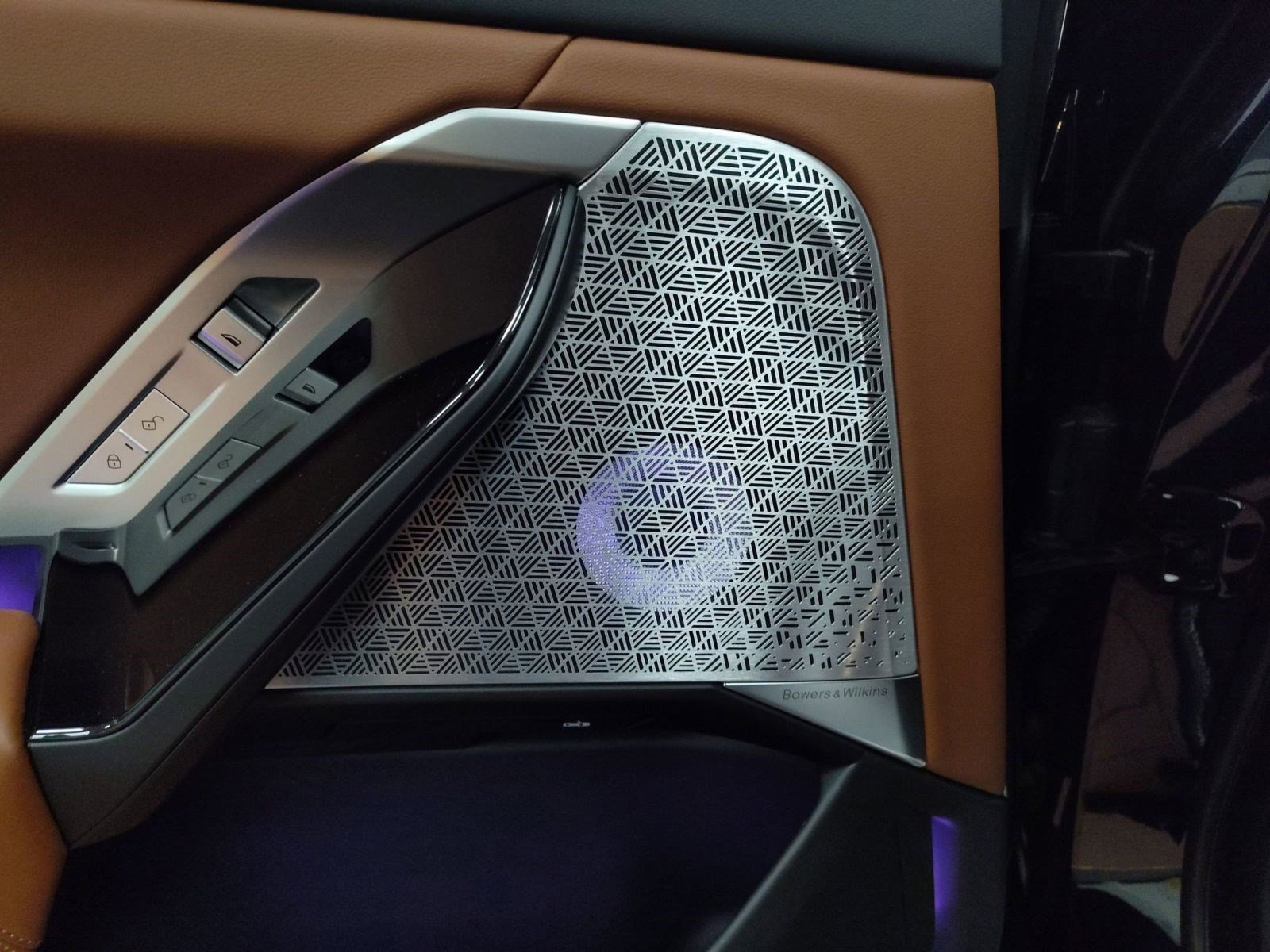 Certified 2023 BMW 760i xDrive w/ Luxury Rear Seating Package image 27