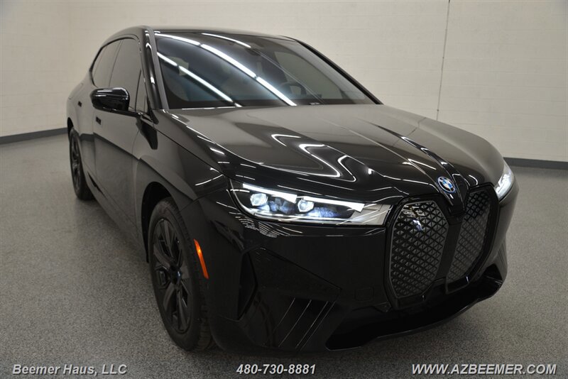 Used 2024 BMW iX xDrive50 w/ Sport Package AWD/4WD image 4