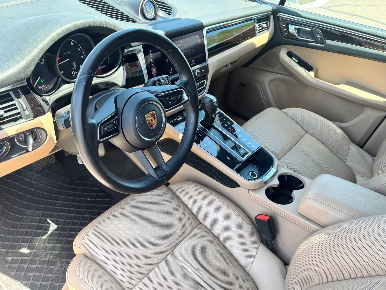 Used 2022 Porsche Macan AWD/4WD image 16