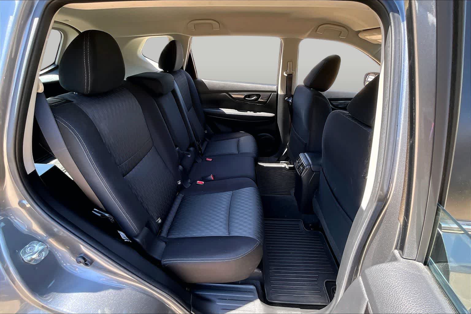 Used 2020 Nissan Rogue S FWD image 17