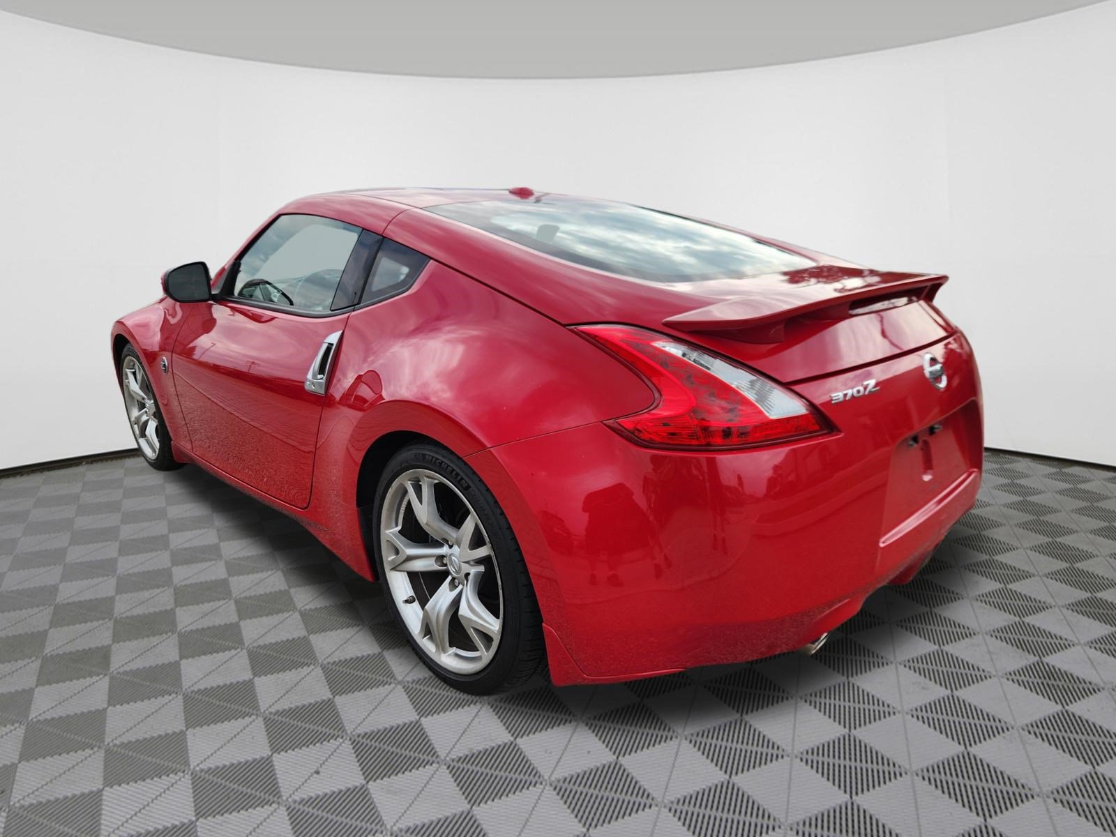 Used 2009 Nissan 370Z Touring w/ Sport Pkg RWD image 3