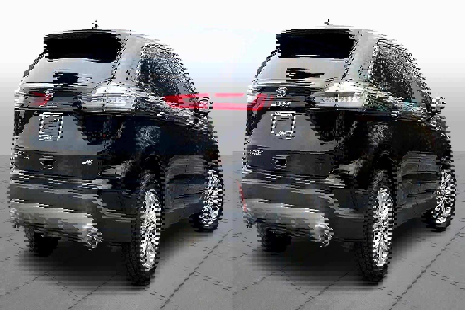 Used 2024 Ford Edge Titanium image 13