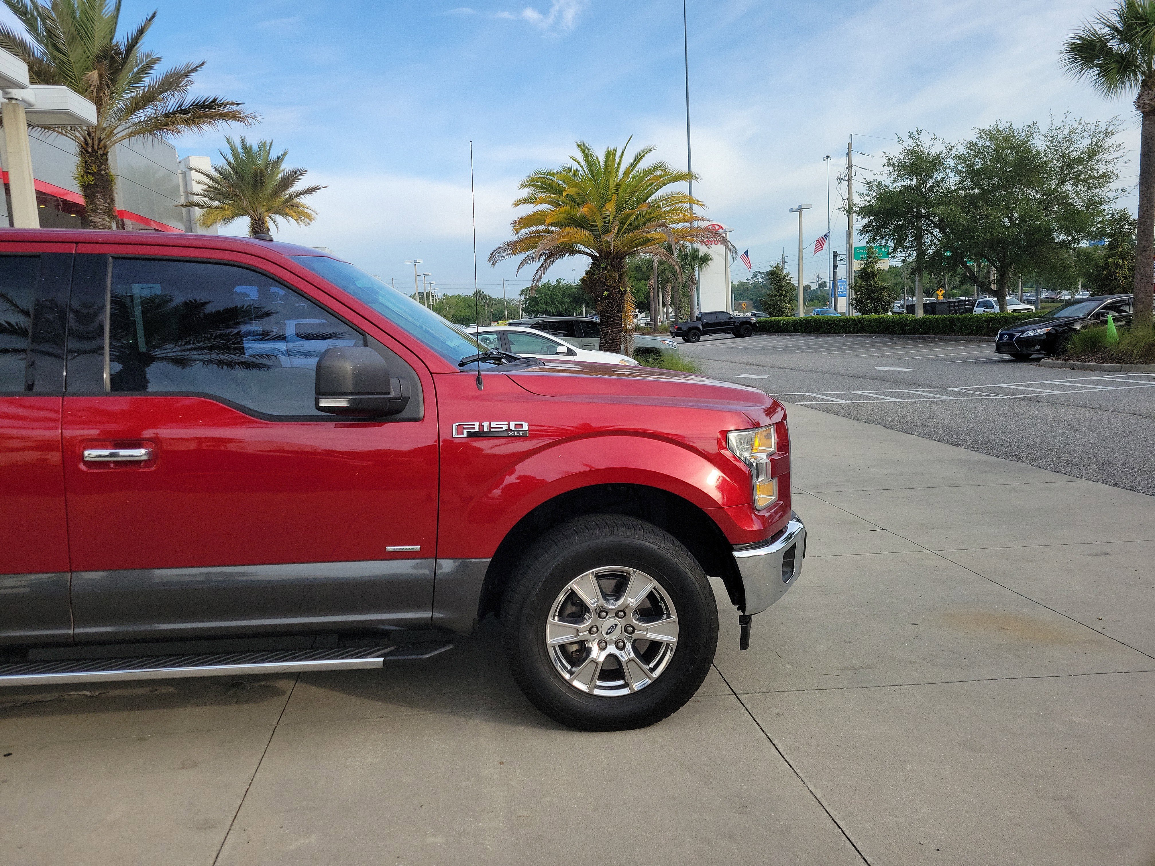 Used 2017 Ford F150 XLT w/ Equipment Group 302A Luxury image 8