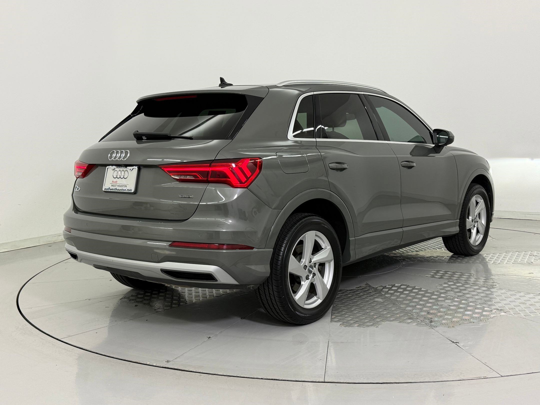 Used 2020 Audi Q3 2.0T Premium Plus w/ Premium Plus Package image 9