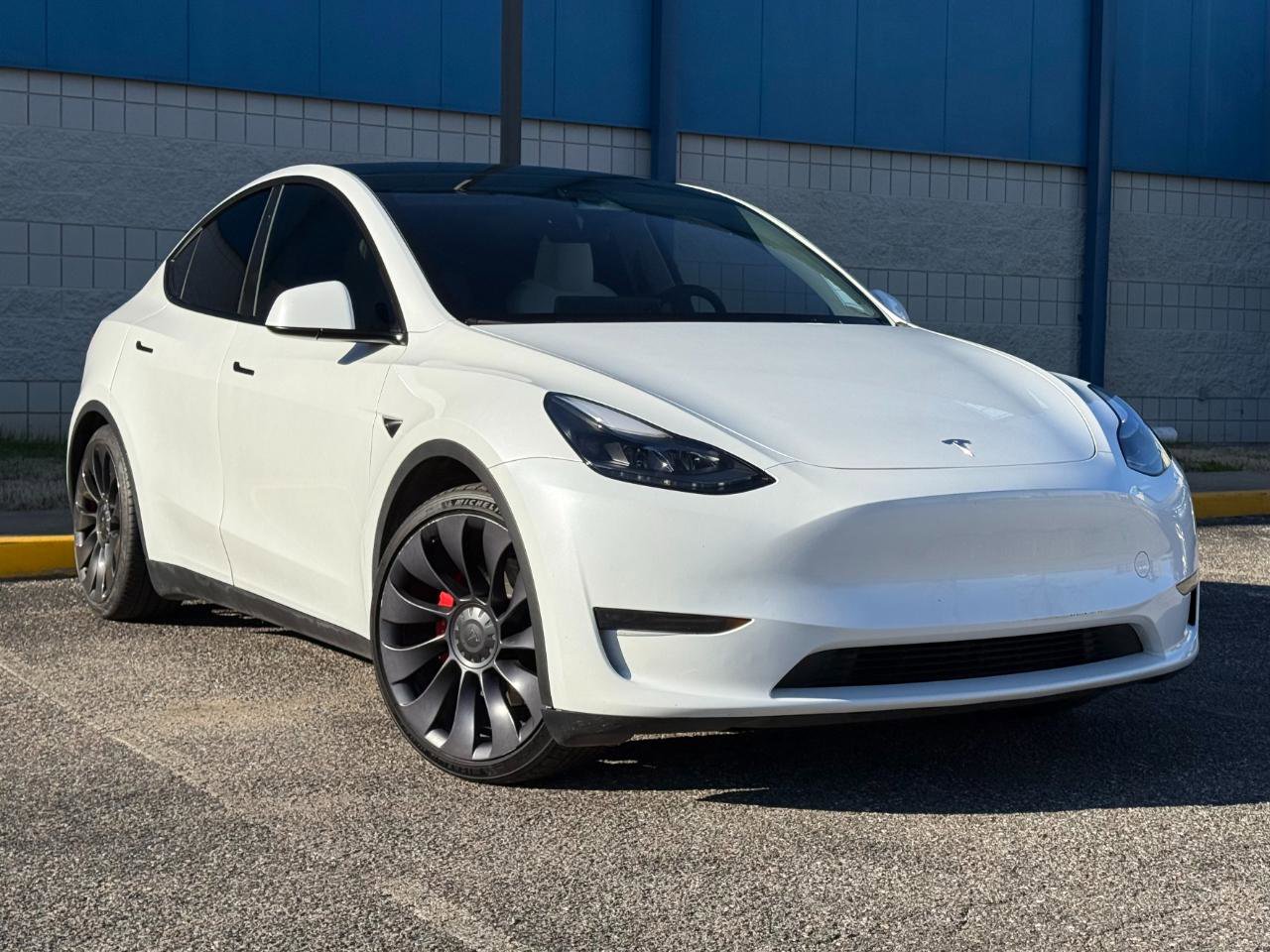 Used 2024 Tesla Model Y Performance image 3