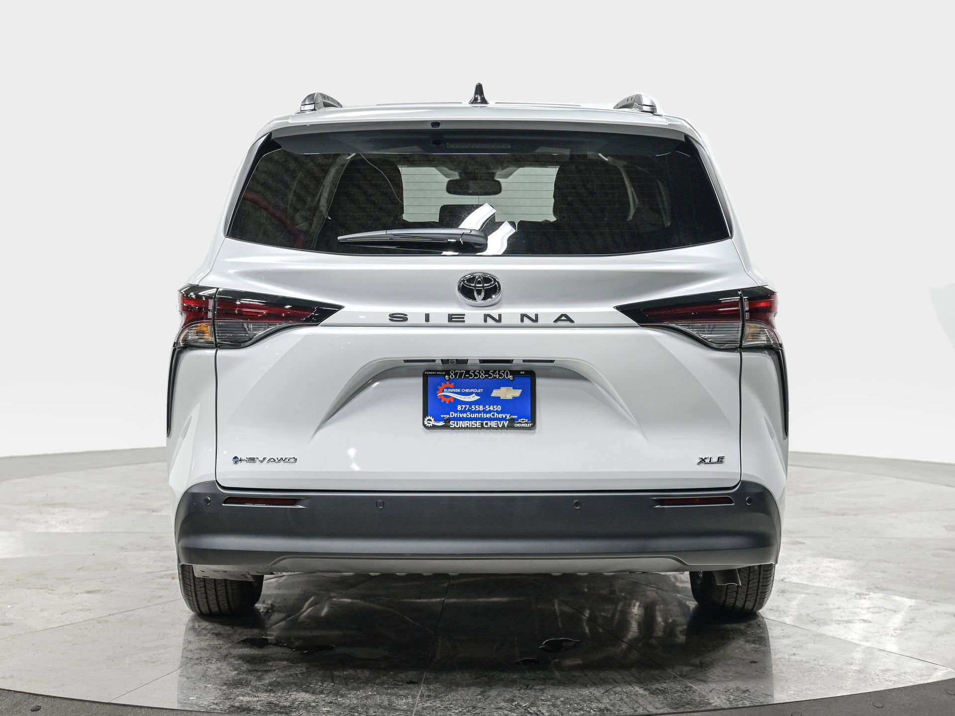 Used 2026 Toyota Sienna XLE image 5