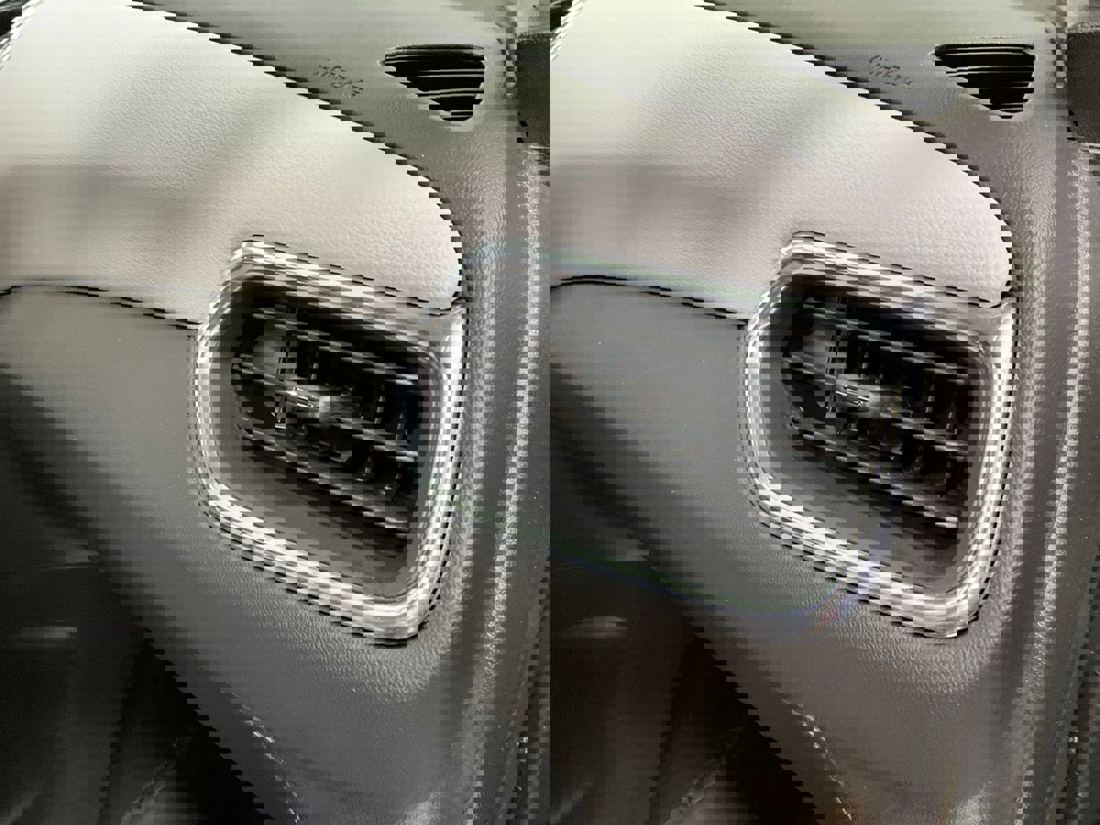 Used 2023 Chevrolet Equinox LT image 14