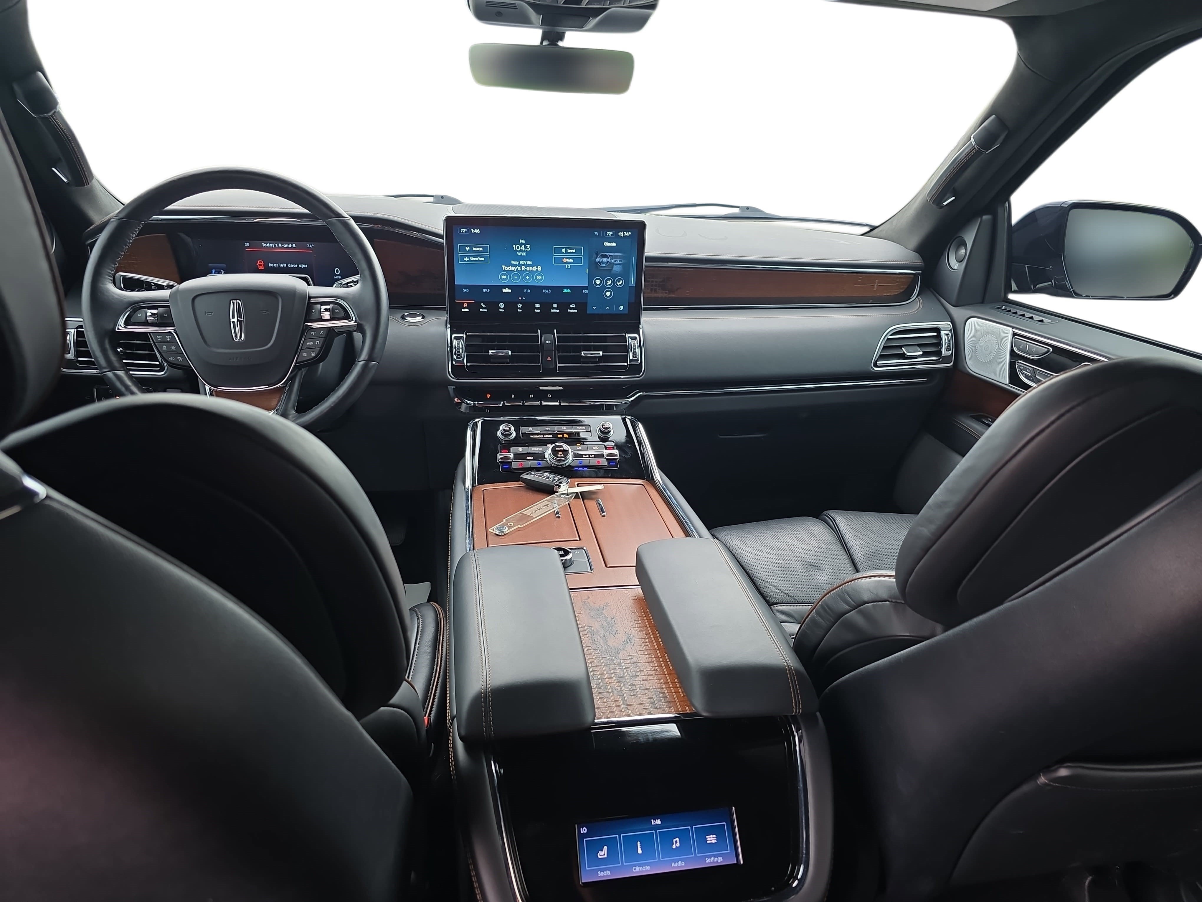 Certified 2024 Lincoln Navigator Black Label AWD/4WD image 9