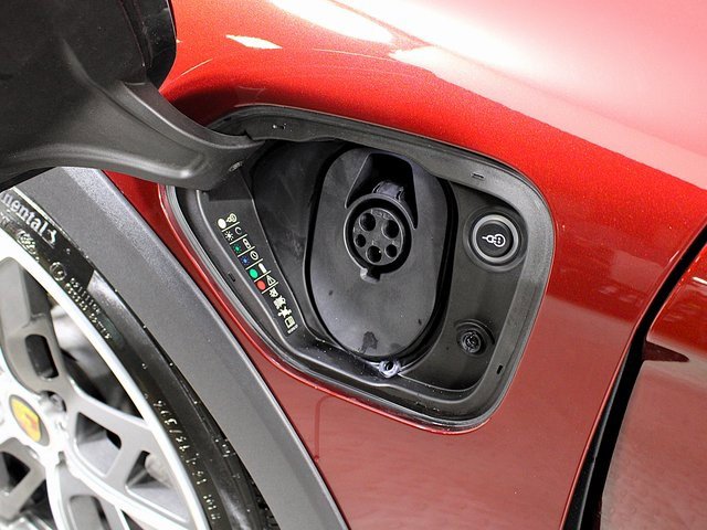 Used 2023 Porsche Taycan 4S image 18
