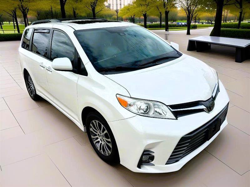 Used 2018 Toyota Sienna XLE Premium