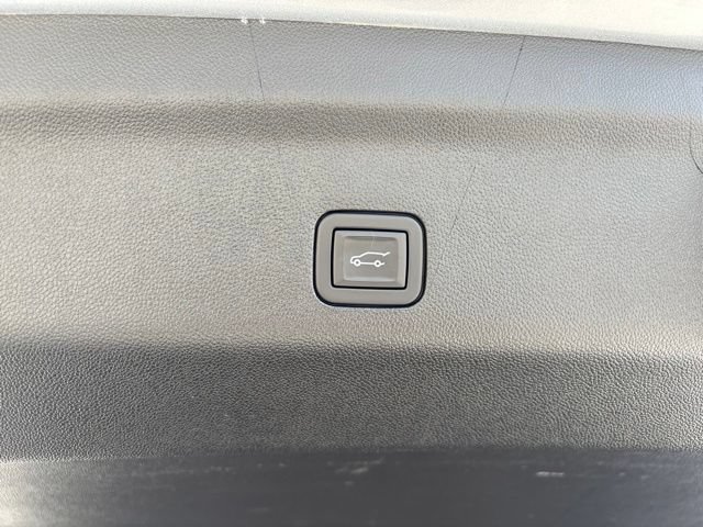 Used 2024 Chevrolet Suburban Premier w/ Advanced Technology Package AWD/4WD image 27