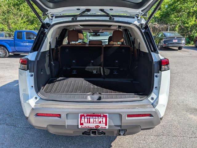 New 2026 Nissan Pathfinder Platinum w/ Cargo Package AWD/4WD image 12