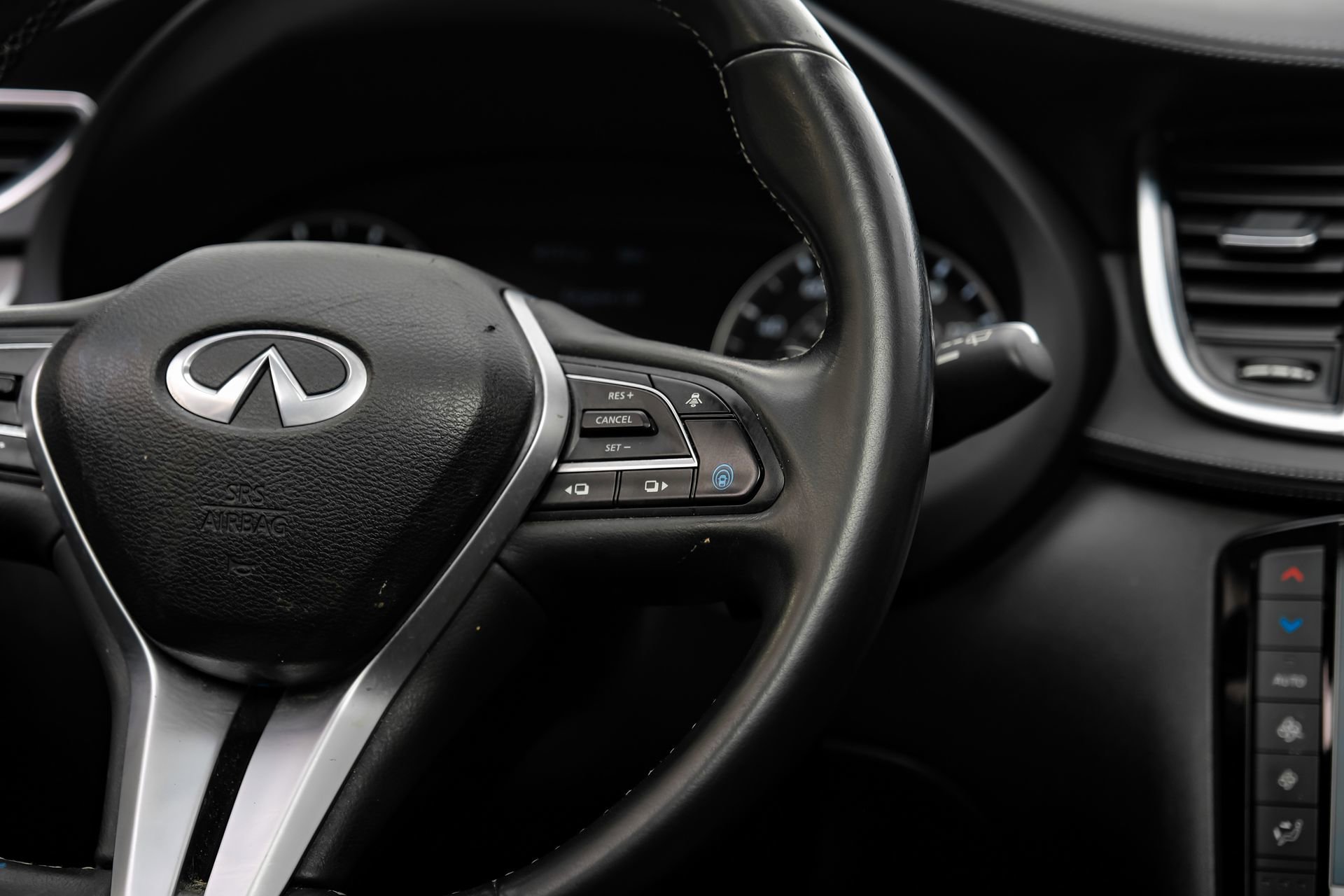 Used 2023 INFINITI QX50 Luxe AWD/4WD image 23