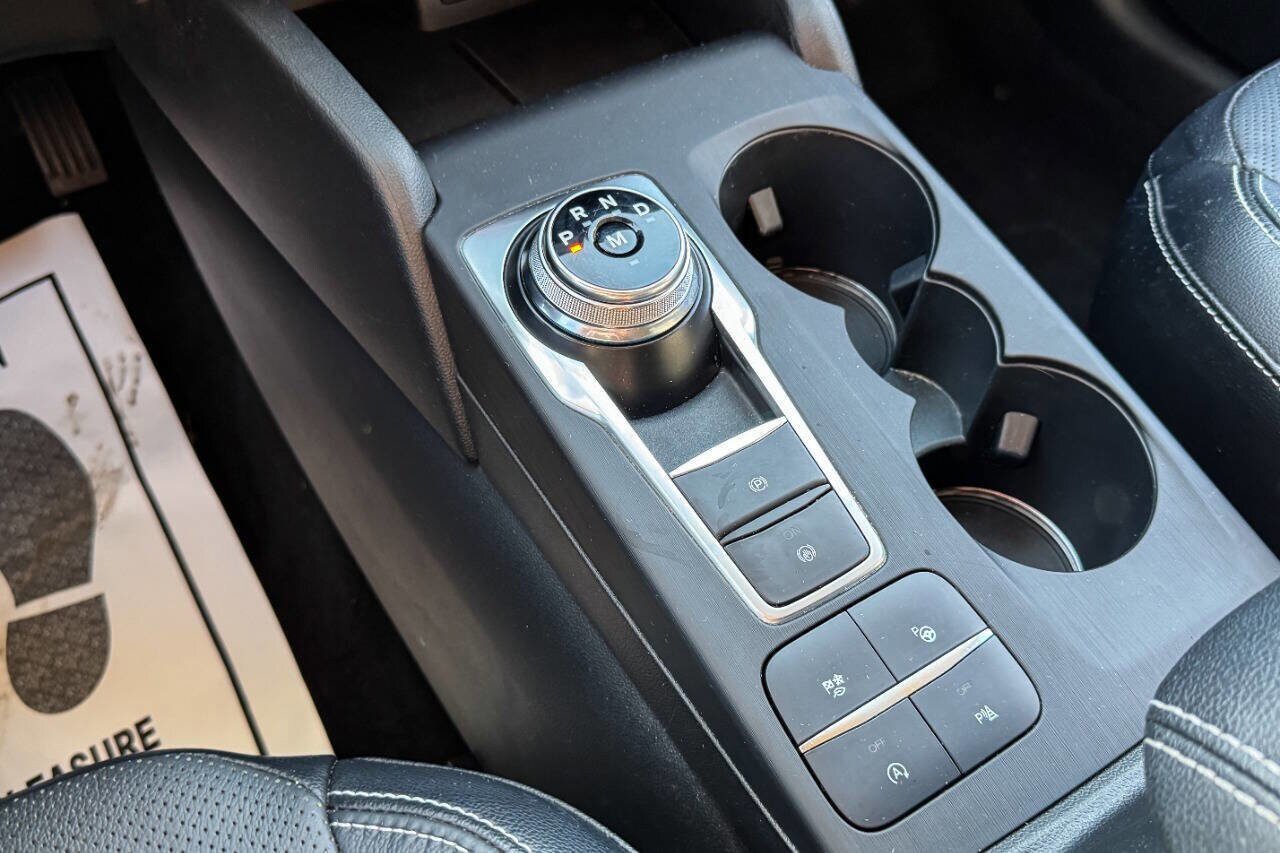 Used 2020 Ford Escape Titanium image 32