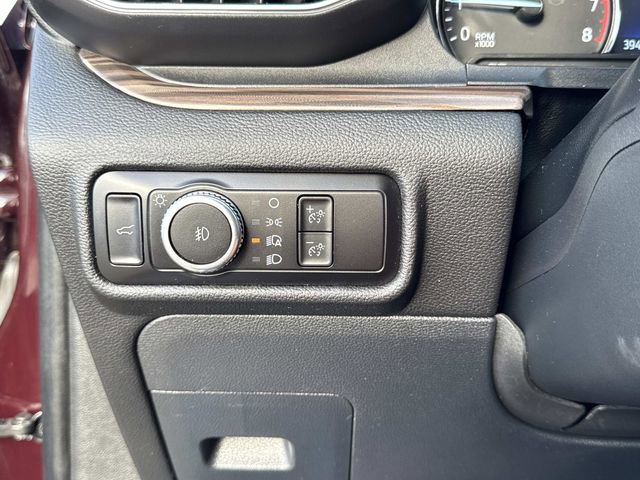 Used 2023 Ford Explorer Limited w/ Equipment Group 301A AWD/4WD image 32