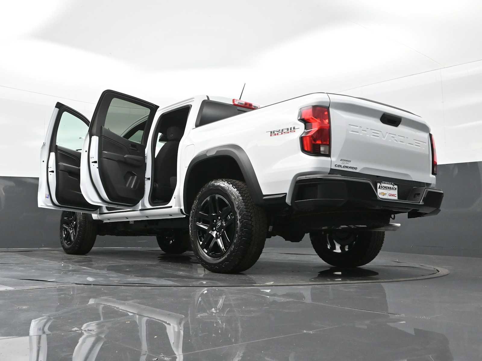 Used 2024 Chevrolet Colorado Trail Boss image 30