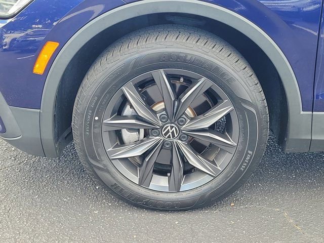Certified 2023 Volkswagen Tiguan SE w/ Panoramic Sunroof Package FWD image 29