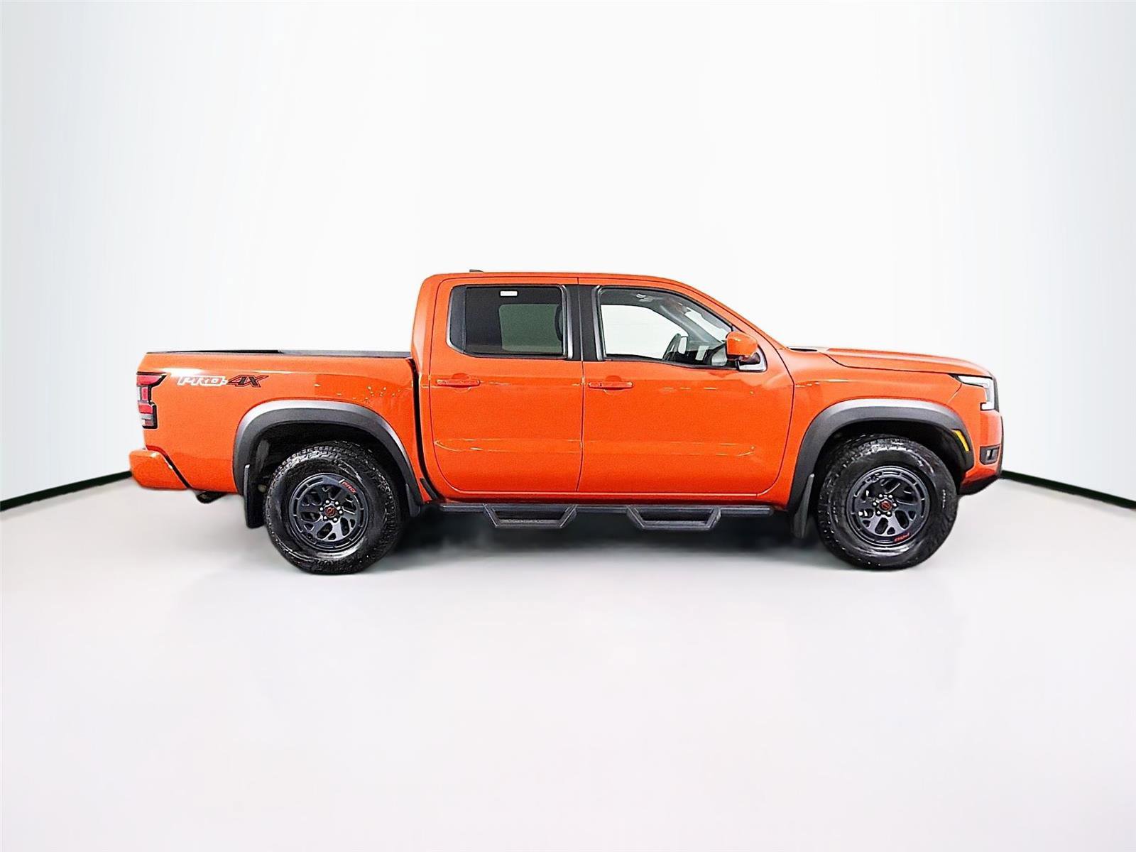 Used 2025 Nissan Frontier PRO-4X w/ Pro Convenience Package AWD/4WD image 8