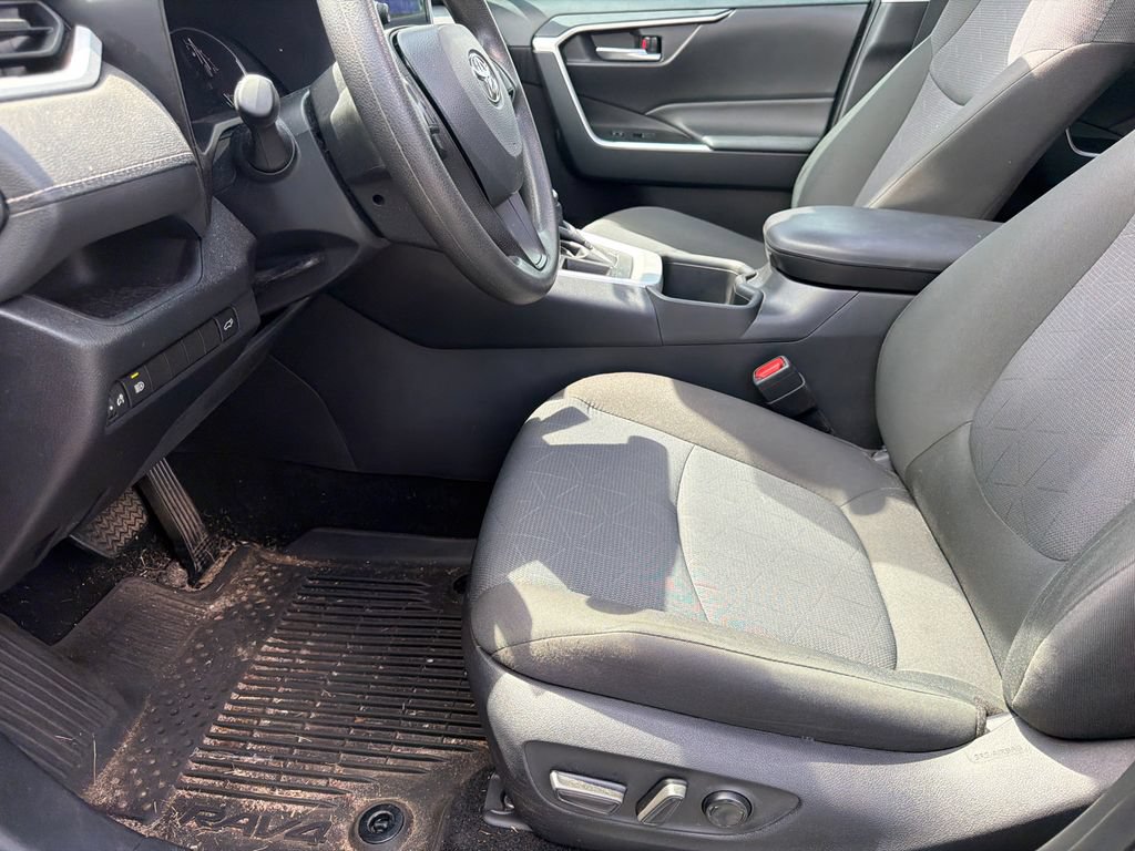 Used 2024 Toyota RAV4 XLE w/ Convenience Package FWD image 17