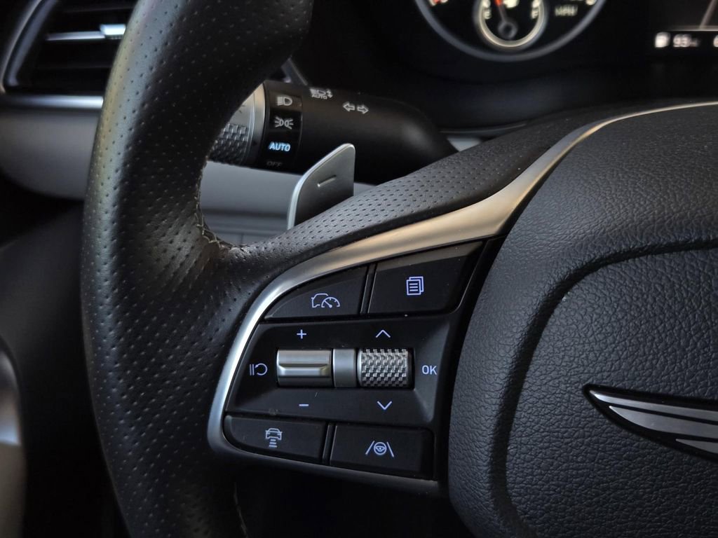 Used 2025 Genesis G70 2.5T AWD/4WD image 25