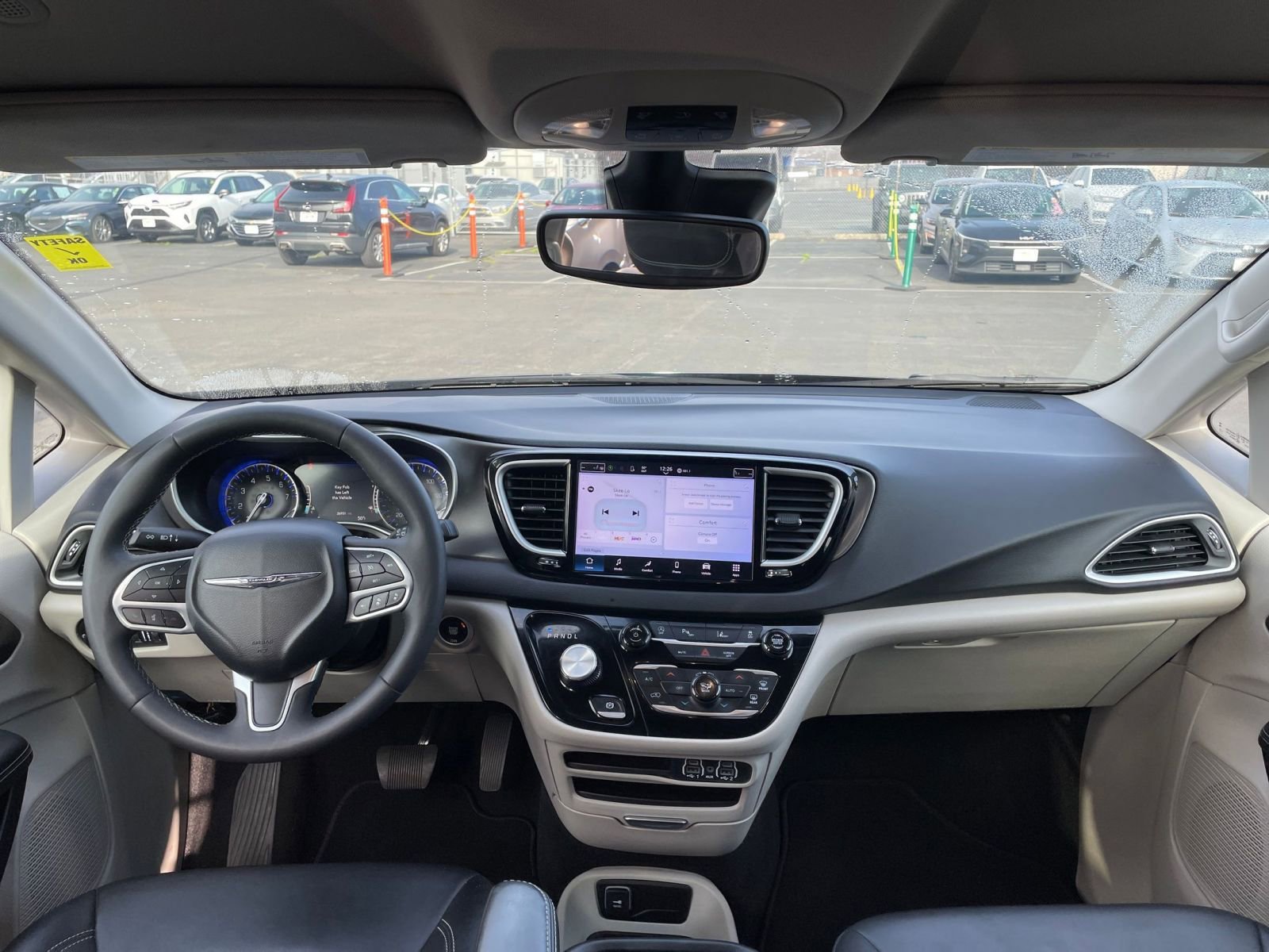 Used 2024 Chrysler Pacifica Touring-L image 36