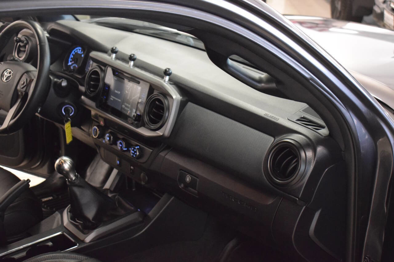 Used 2017 Toyota Tacoma TRD Off-Road image 50