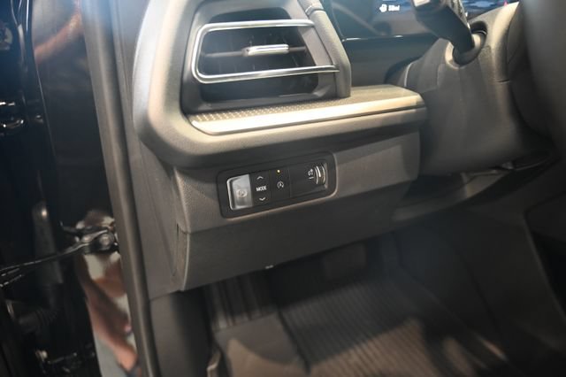 New 2026 Chevrolet Traverse LT w/ Driver Confidence Package FWD image 24