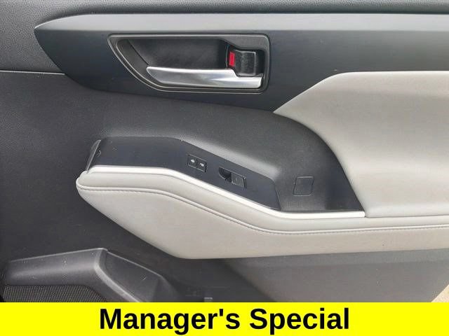 Used 2020 Toyota Highlander XLE AWD/4WD image 44