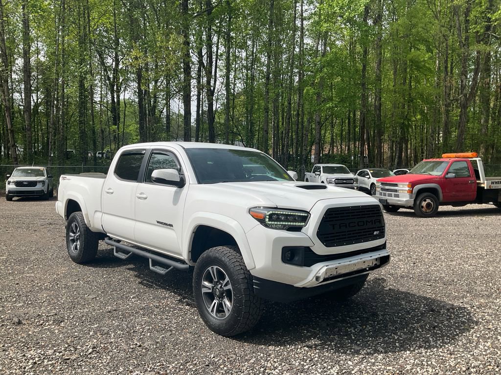 Used 2017 Toyota Tacoma TRD Sport image 3
