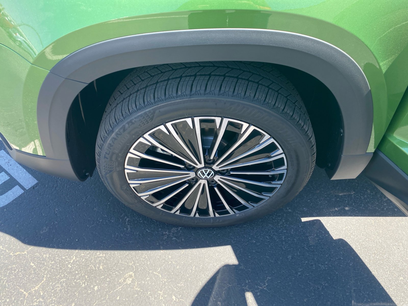 New 2025 Volkswagen Taos SE image 25