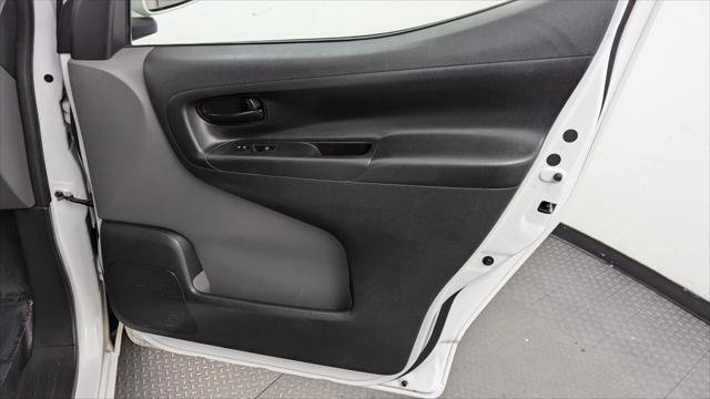 Used 2020 Nissan NV200 SV w/ Back Door Glass Package image 21
