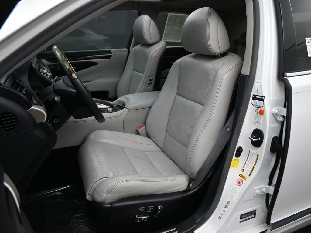 Used 2016 Lexus LS 460 w/ Comfort Package image 19