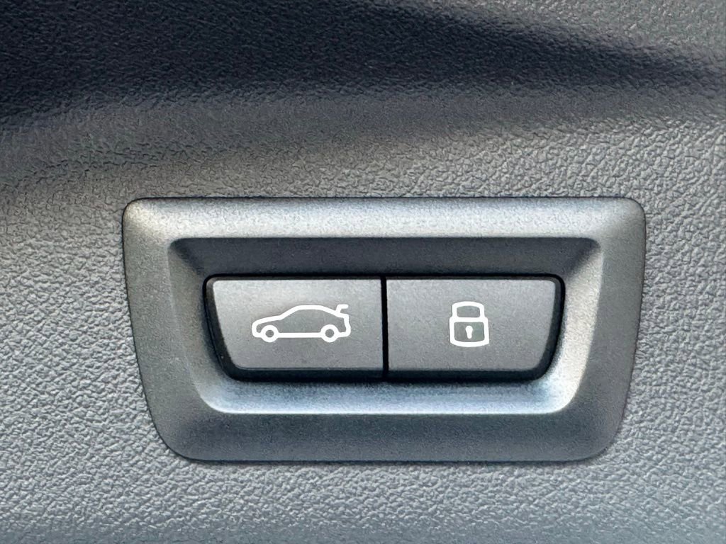 Used 2023 BMW X7 M60i w/ Executive Package image 36