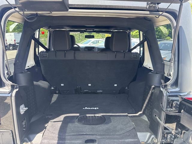 Used 2015 Jeep Wrangler Unlimited Sahara w/ Connectivity Group AWD/4WD image 7