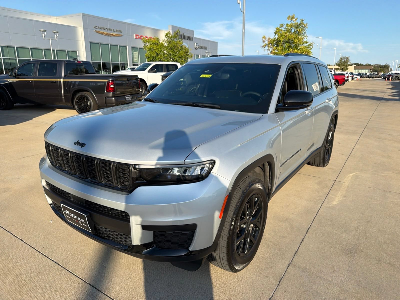 Used 2024 Jeep Grand Cherokee L Altitude AWD/4WD image 9