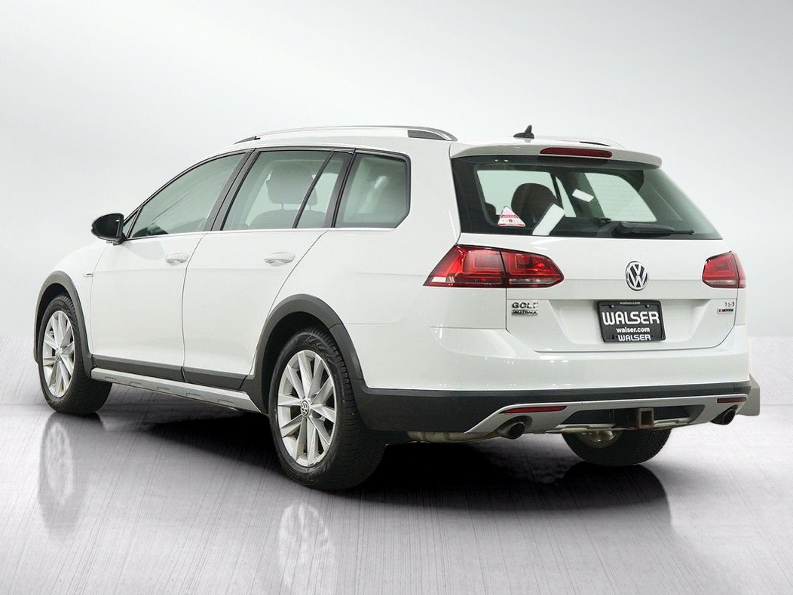 Used 2017 Volkswagen Golf Alltrack SE AWD/4WD image 3