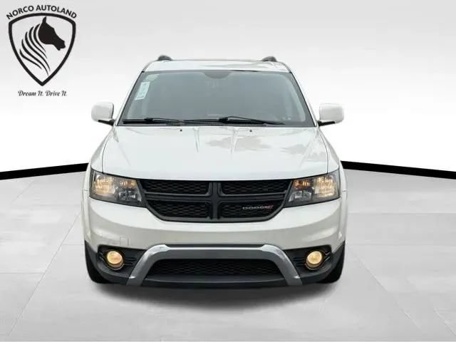 Used 2017 Dodge Journey Crossroad FWD image 2
