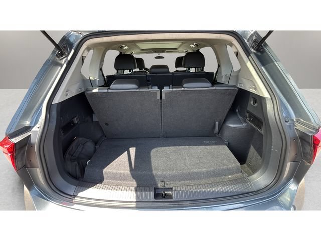 Used 2020 Volkswagen Tiguan SE w/ Panoramic Sunroof Package FWD image 32