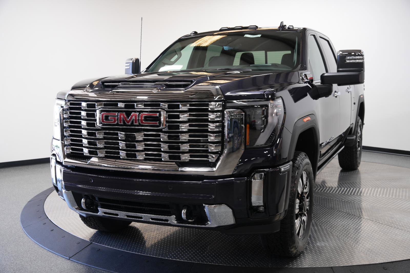New 2025 GMC Sierra 2500 Denali w/ Denali Reserve Package image 3