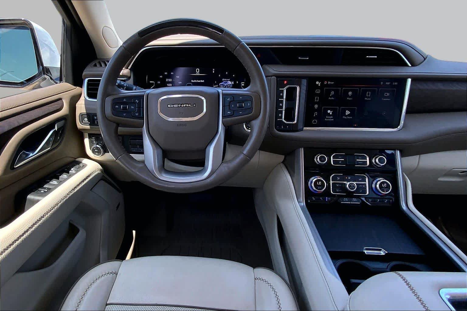 Used 2023 GMC Yukon Denali w/ Advanced Technology Package AWD/4WD image 6