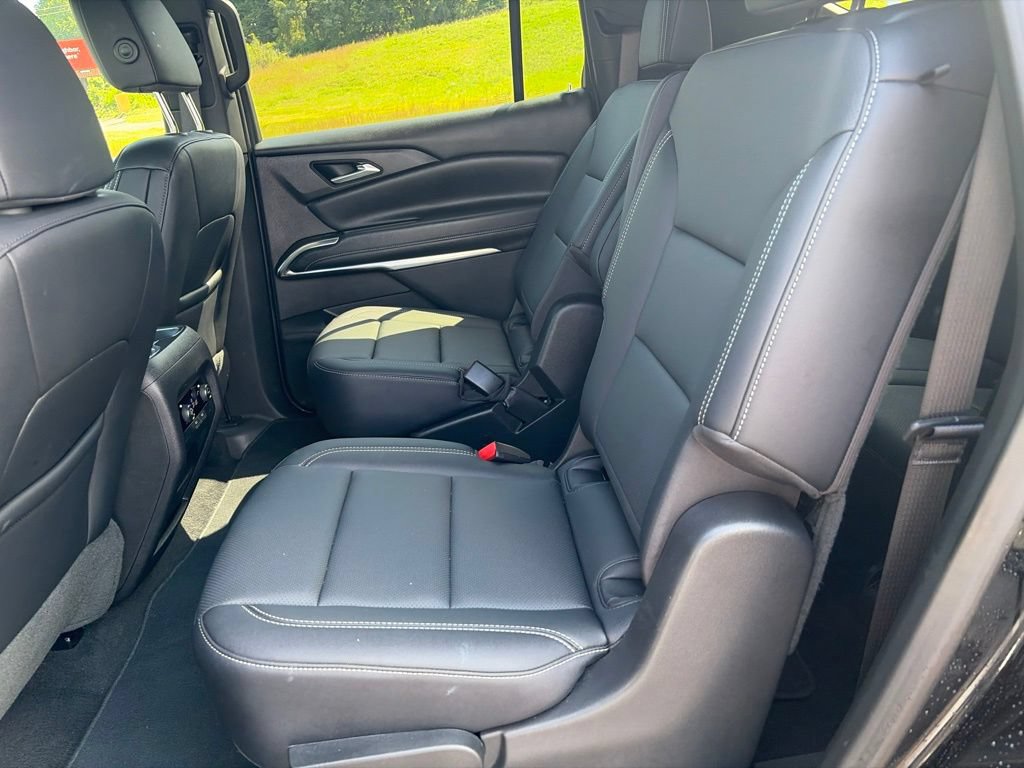 Used 2026 Chevrolet Traverse LT AWD/4WD image 32