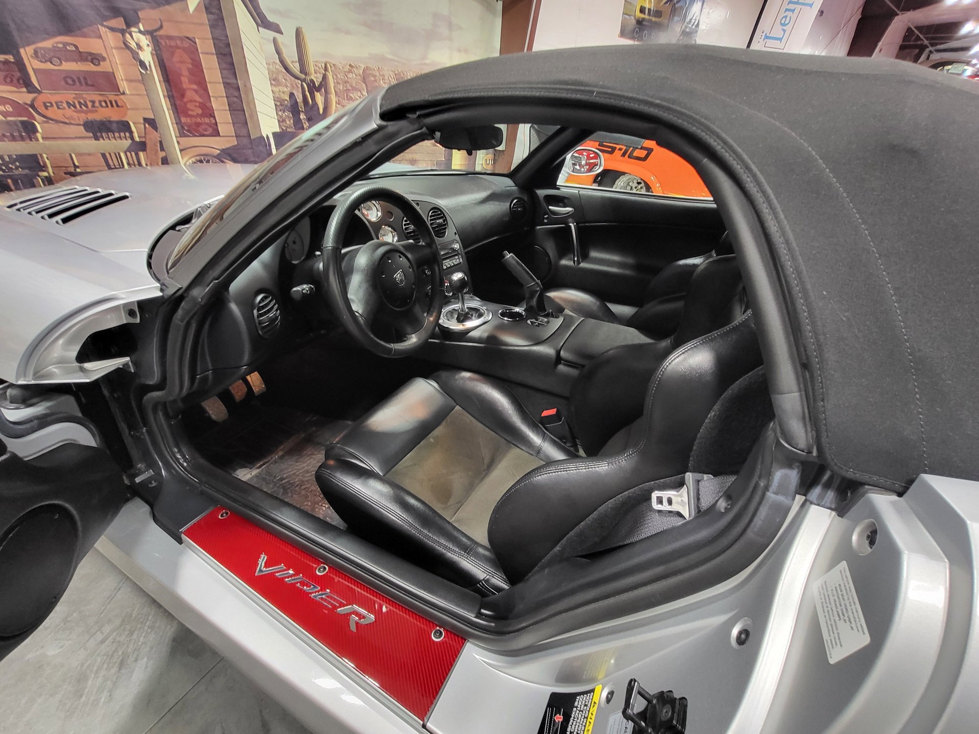 Used 2005 Dodge Viper SRT-10 image 23